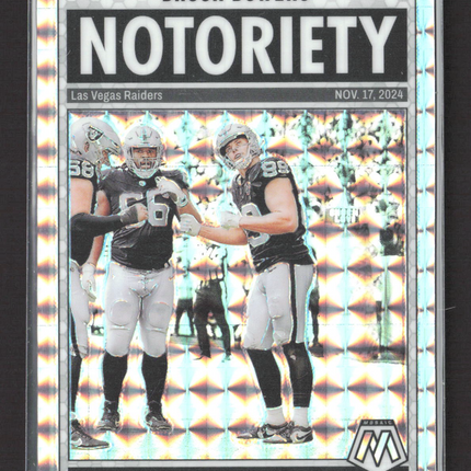 2025 Panini Mosaic Football Notoriety Brock Bowers #10 Silver Prizm