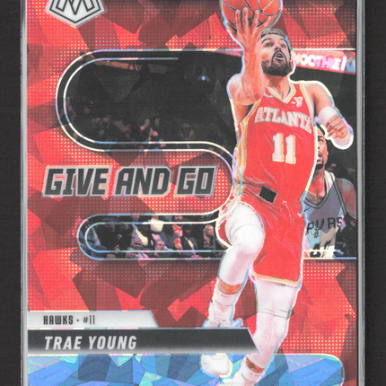 2025 Panini Mosaic Basketball Trae Young #8 Red Prizm 094/125