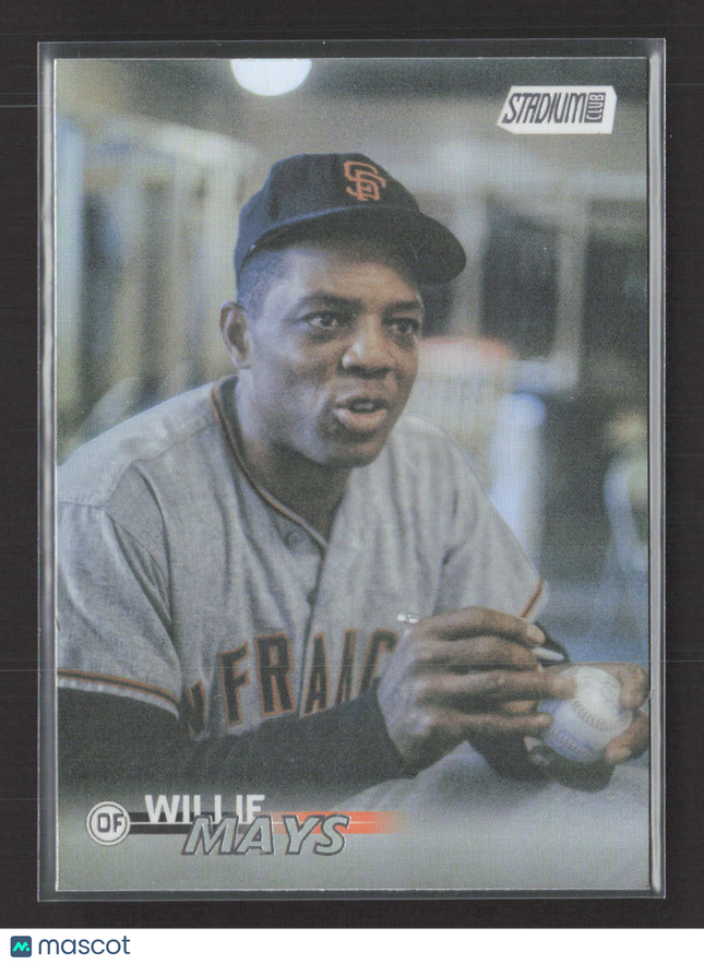 2023 Topps Stadium Club Willie Mays #10 Rainbow Foilboard 17/25