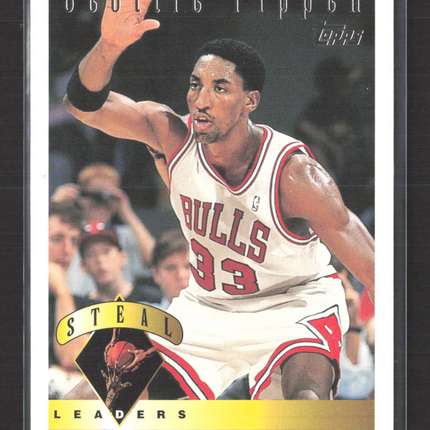 1995 Topps Scottie Pippen #21