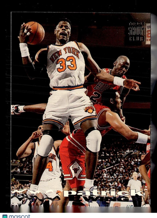 1993-94 STADIUM CLUB MICHAEL JORDAN IN BACKGROUND PATRICK EWING KNICKS