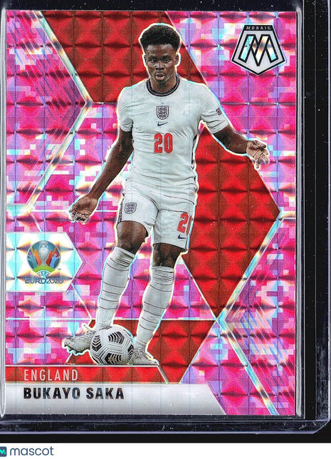 2021 Panini Mosaic Bukayo Saka #106 Pink Camo