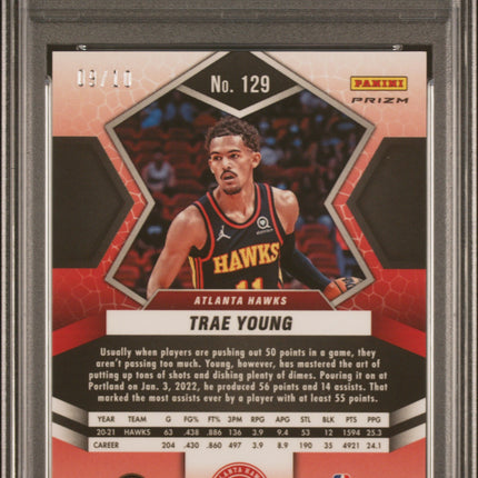 2021 Panini Mosaic Trae Young #129 Gold Fast Break /10 PSA 9
