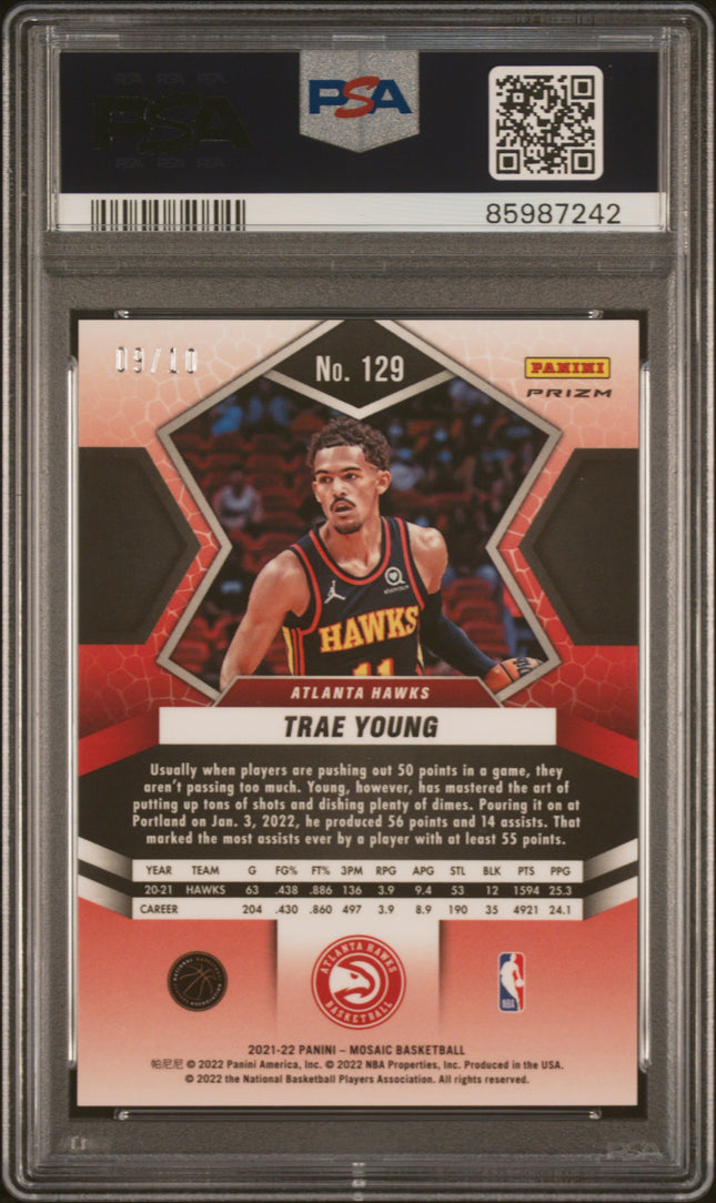 2021 Panini Mosaic Trae Young #129 Gold Fast Break /10 PSA 9