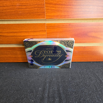 MLB 2025 Topps Dynasty Baseball Hobby Box