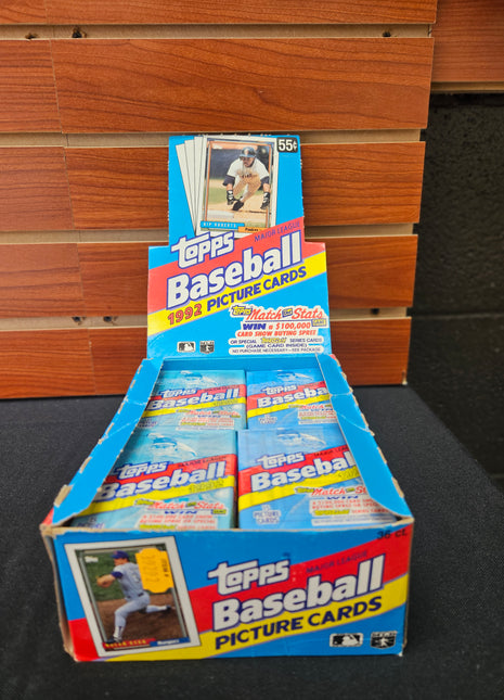 MLB 1992 Topps Baseball Pack