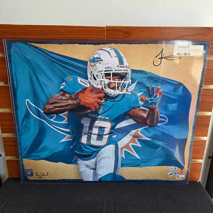 MEM Tyreek Hill Signed 16x20 Miami Dolphins Photo FANATICS 3/10